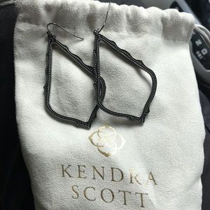 Black Kendra Scott Ear rings